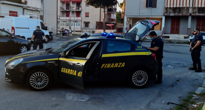 RAPINA BORSELLO AD ANZIANO CON 1000 EURO ARRESTATO DALLA GUARDIA DI